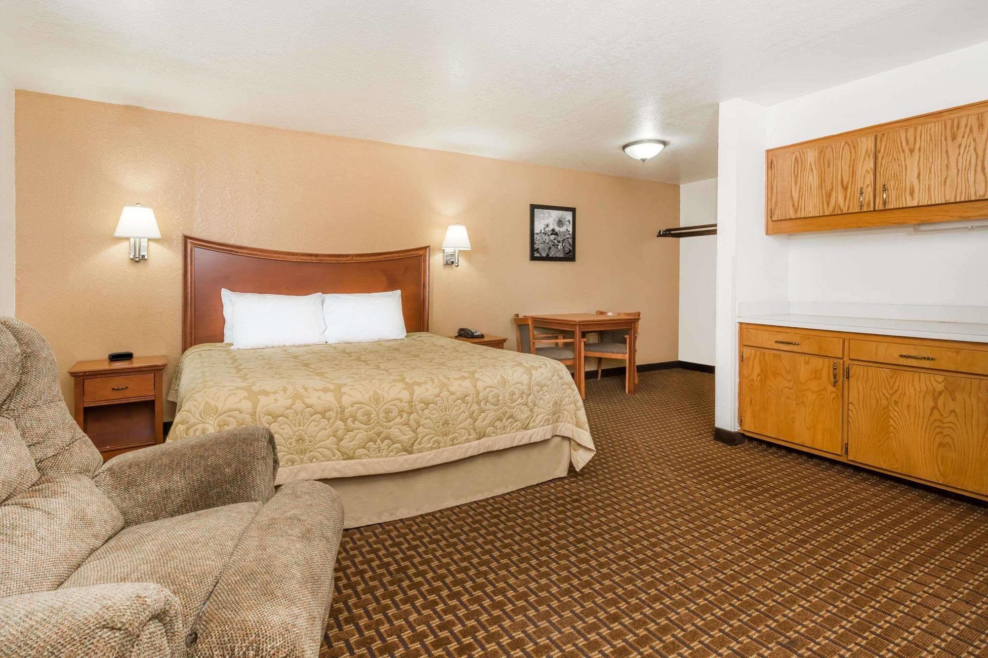 Super 8 By Wyndham Goodland Hotel Exterior photo